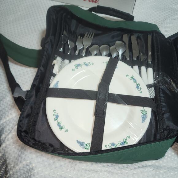PICNIC AT ASCOT NYLON PICNIC BASKET BACKPACK 4 PERSON FULLY LOADED PICNIC SET main image 12